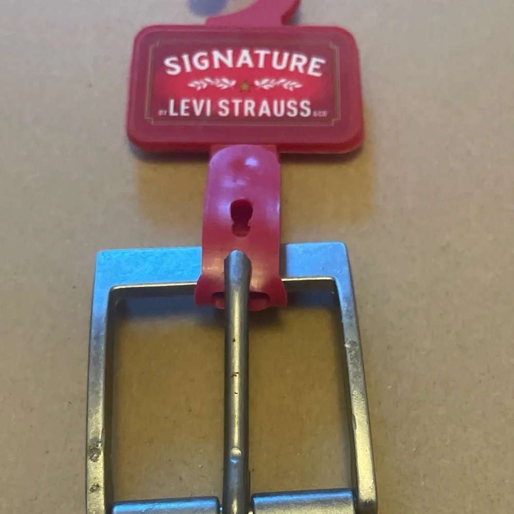 NWT Signature by Levi Strauss Men’s Reversible Leather Belt Black Brown